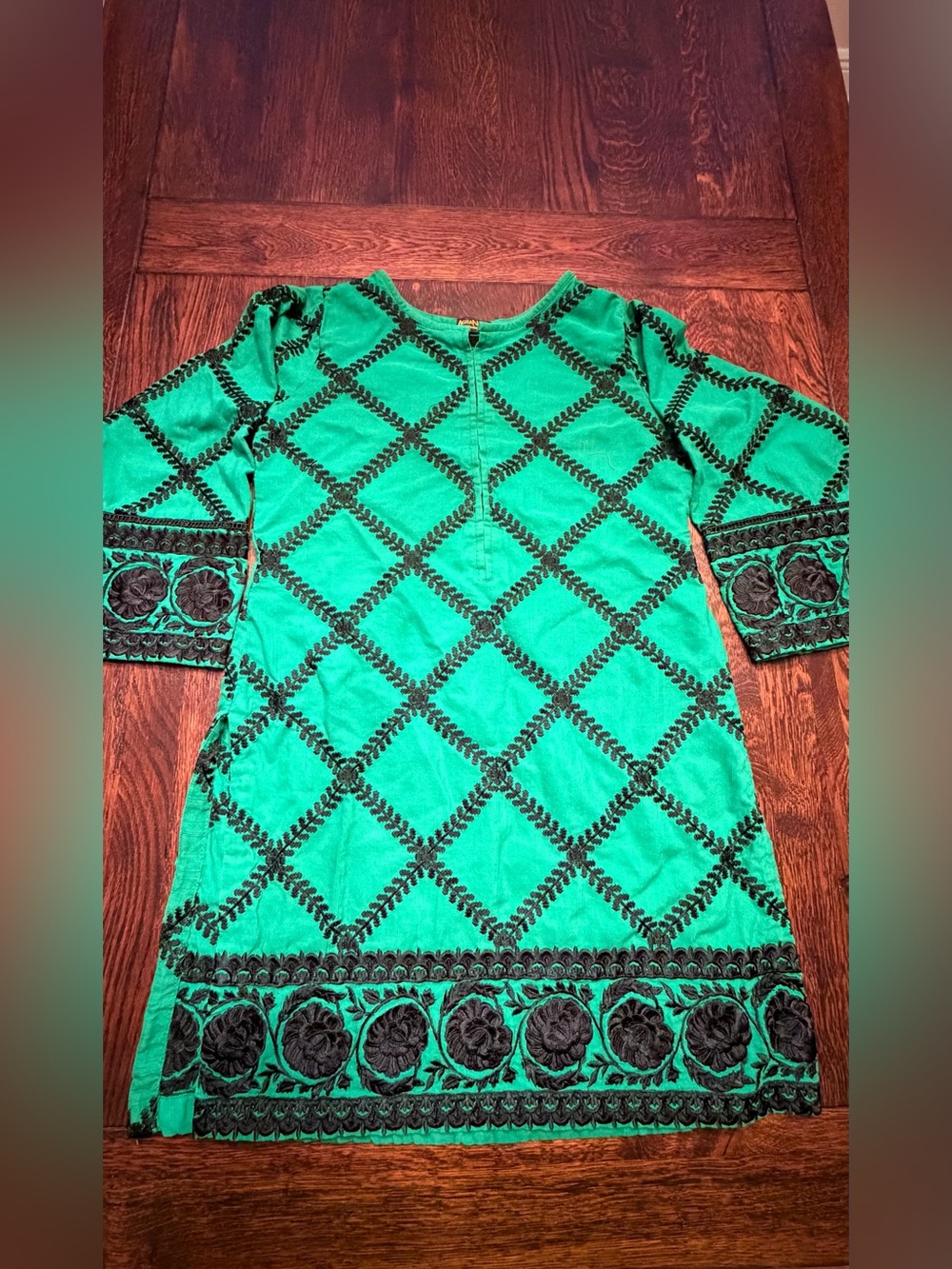 Agha Noor Green Black Floral Embroidered V-Neck 3/4 Sleeve Top better for Size S
